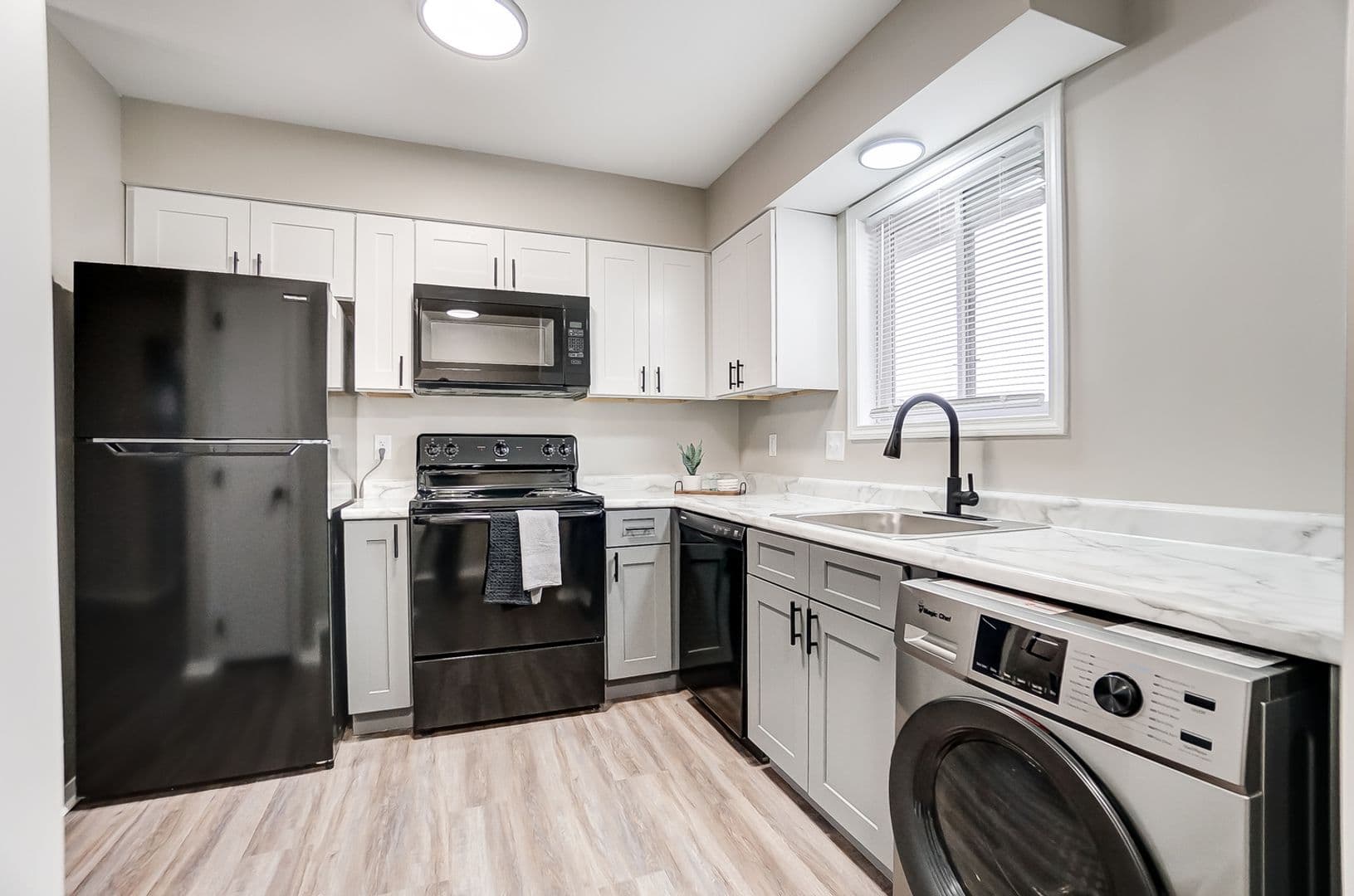 Fort Wayne Apartment: 1004 Fayette Drive