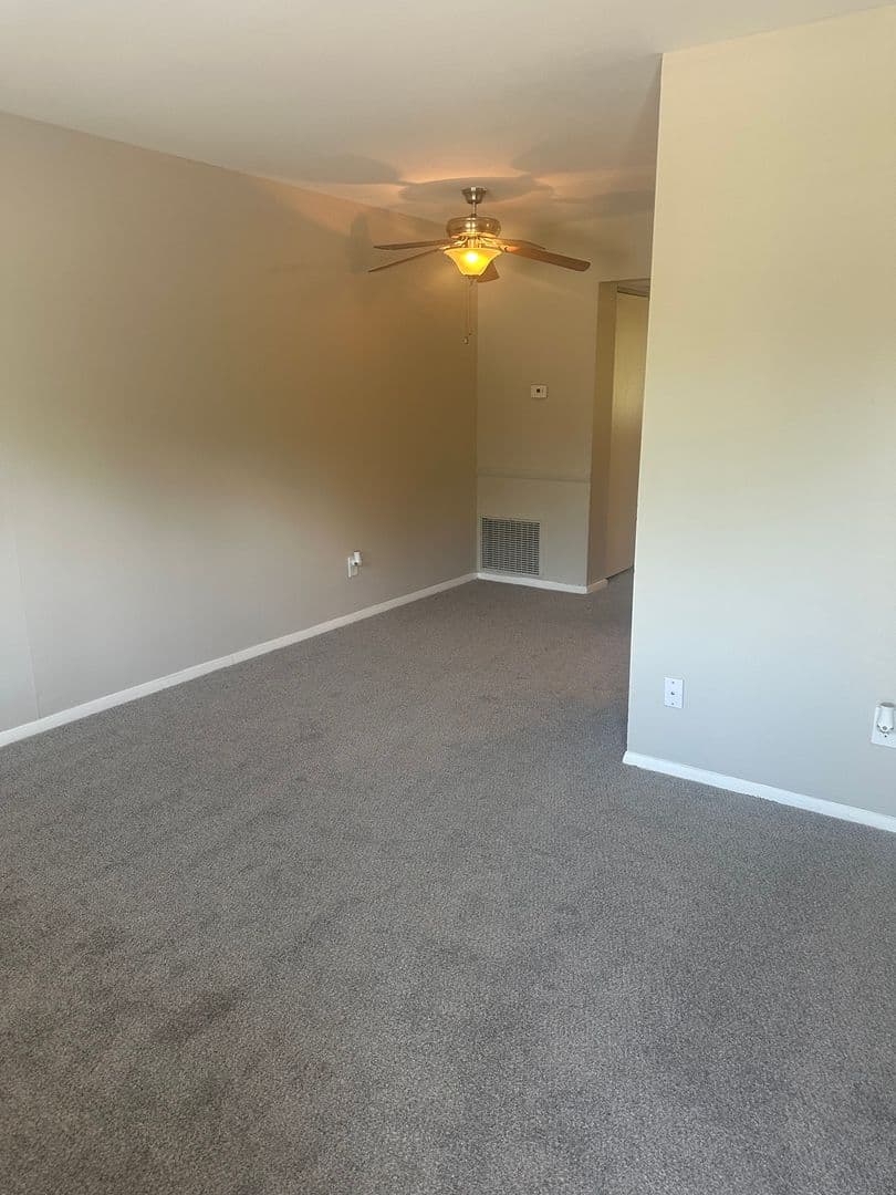 Fort Wayne Apartment: 1004 Fayette Drive