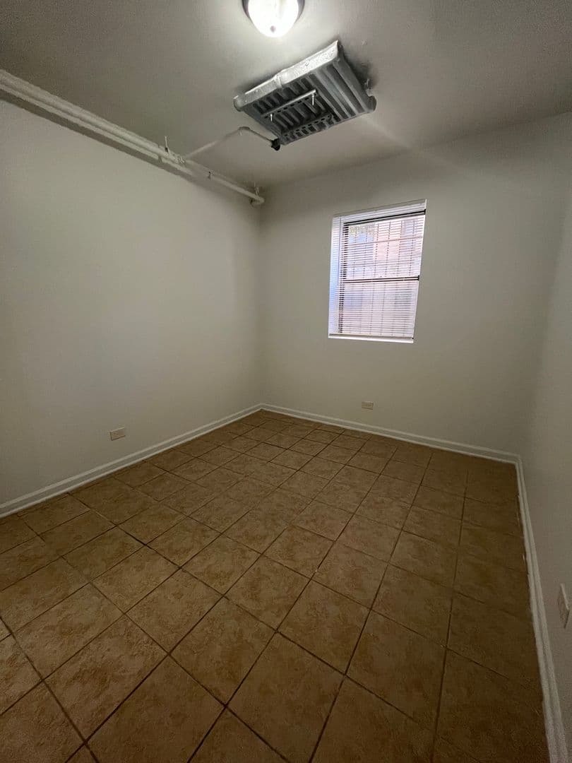 Chicago Apartment: 8100-8114 S Essex Ave