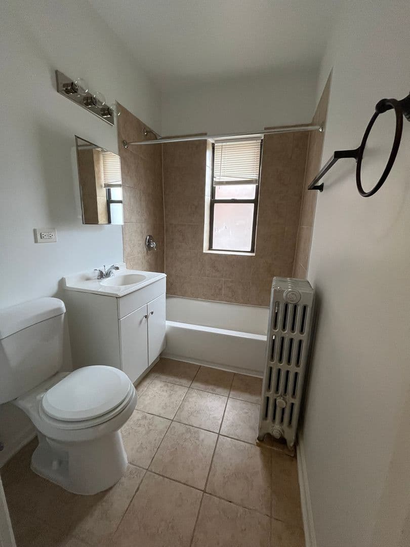 Chicago Apartment: 8100-8114 S Essex Ave