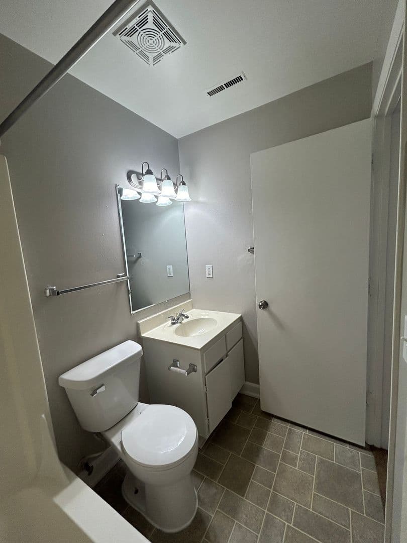 Fort Wayne Apartment: 700 Candlelite Ct