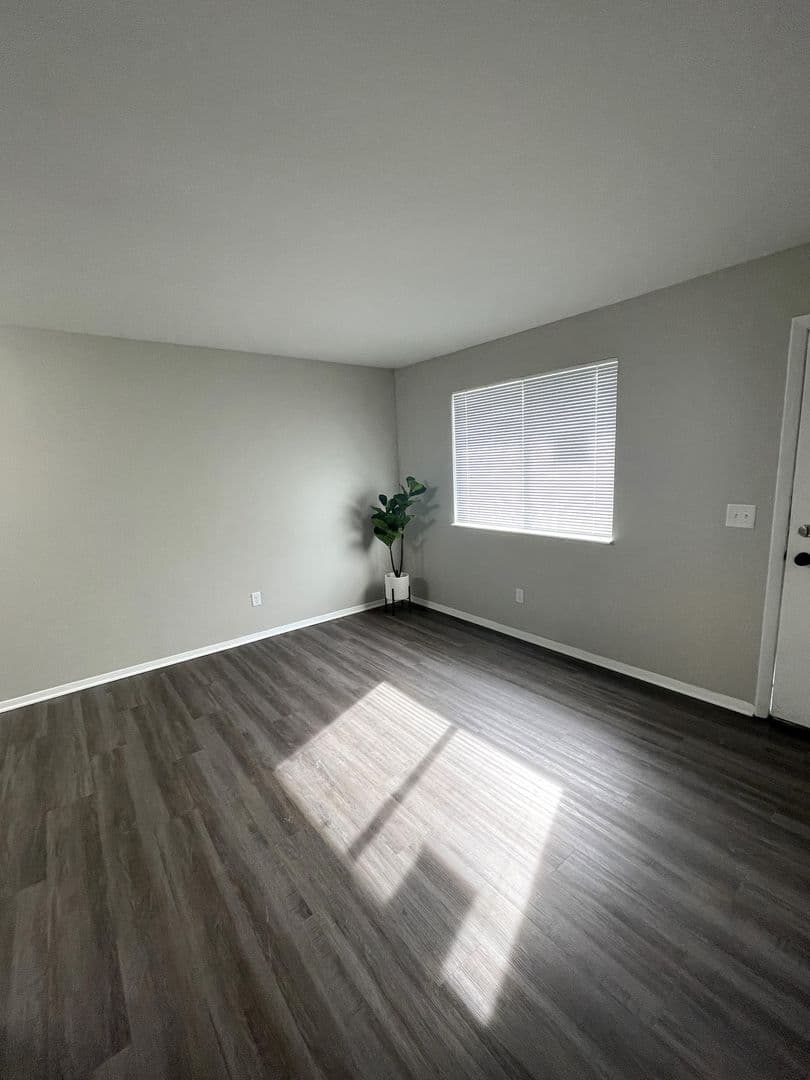 Fort Wayne Apartment: 1004 Fayette Drive