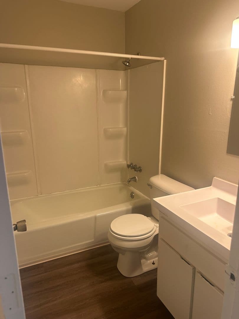 Fort Wayne Apartment: 1004 Fayette Drive