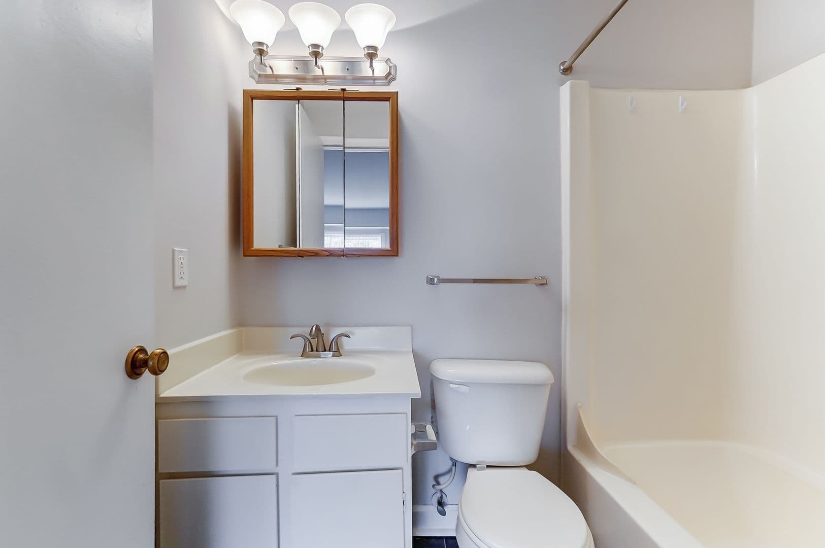 Fort Wayne Apartment: 700 Candlelite Ct