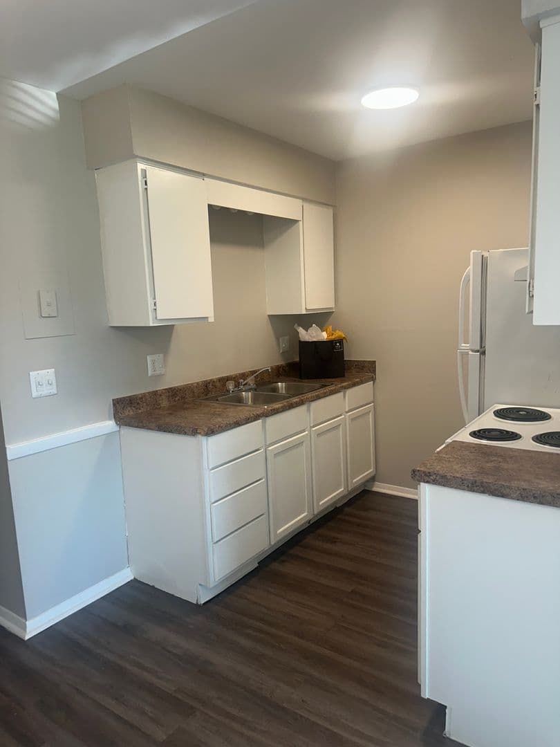 Fort Wayne Apartment: 1004 Fayette Drive
