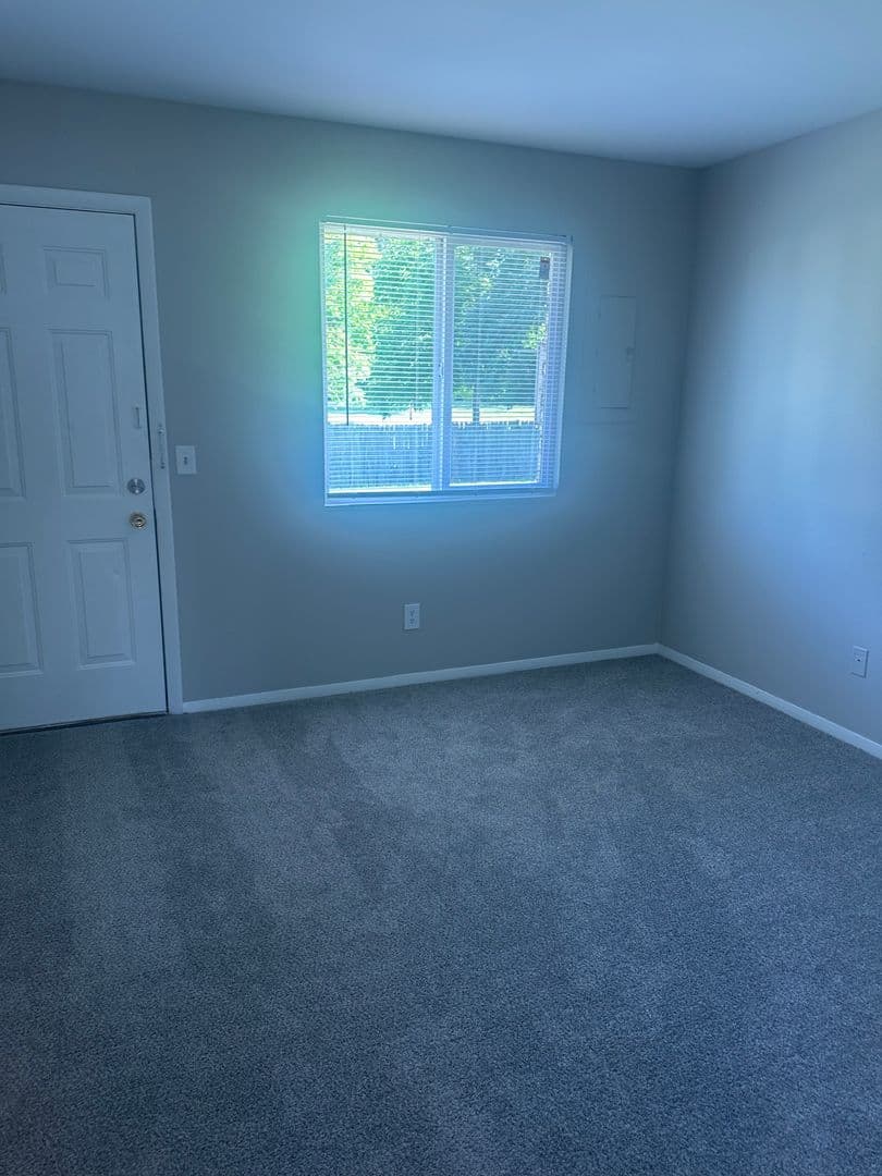 Fort Wayne Apartment: 1004 Fayette Drive
