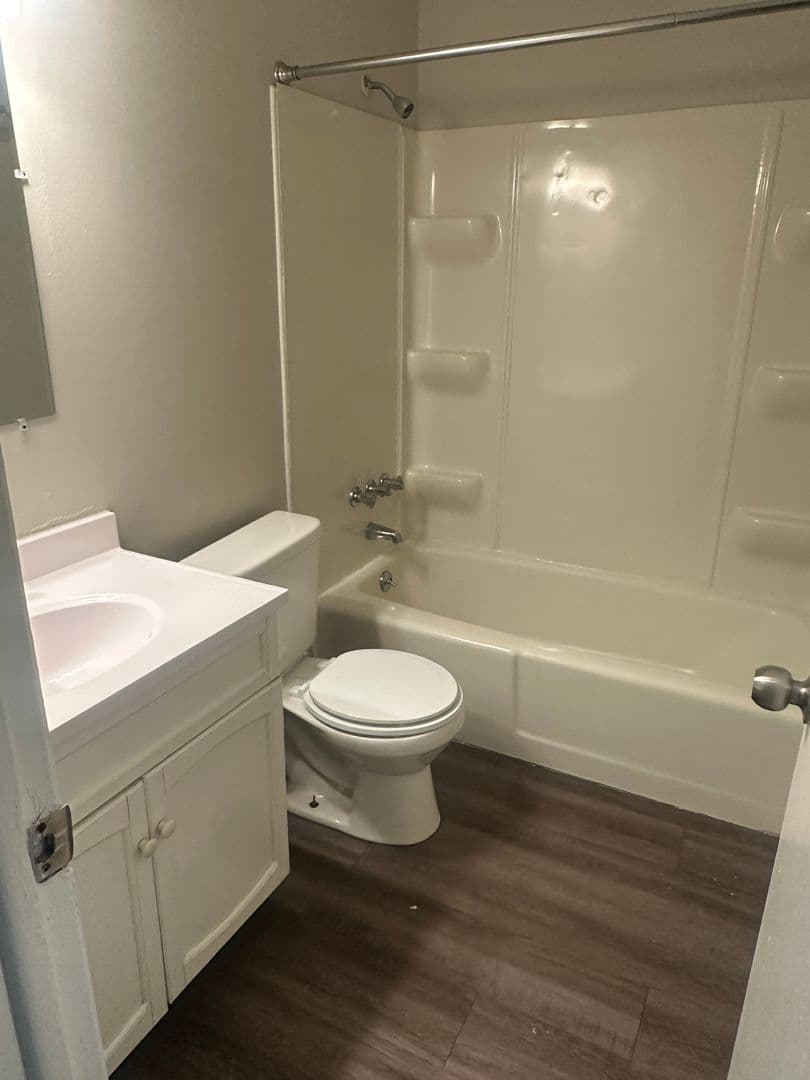 Fort Wayne Apartment: 1004 Fayette Drive