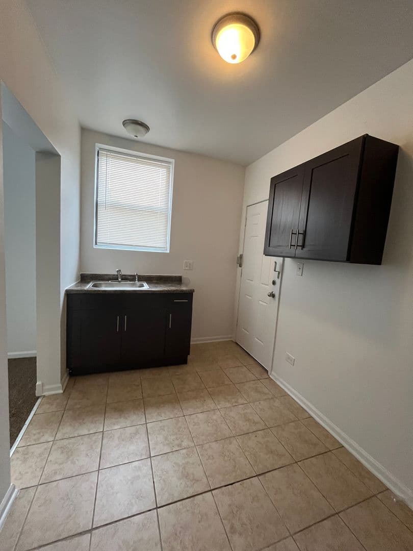 Chicago Apartment: 8100-8114 S Essex Ave