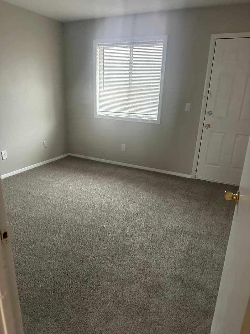Fort Wayne Apartment: 1004 Fayette Drive
