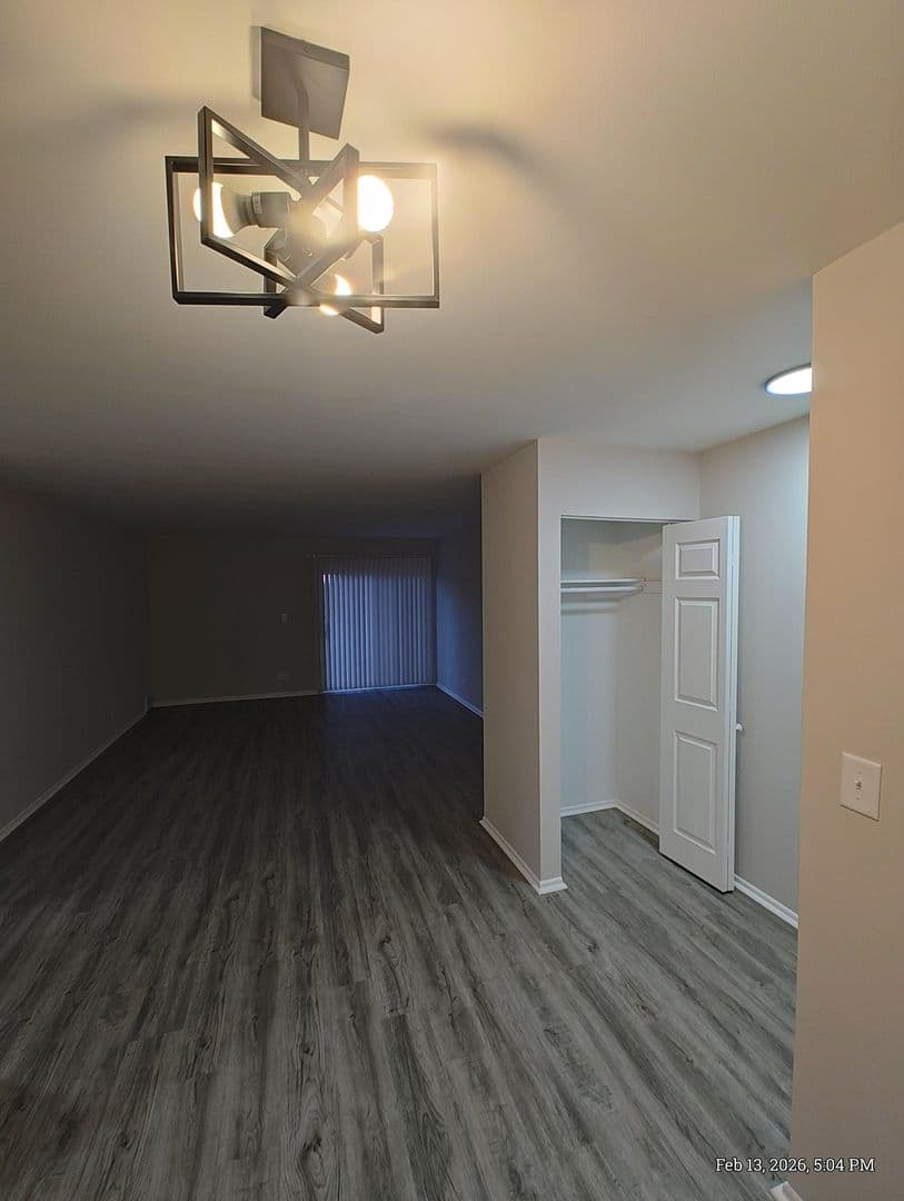 Forest Park Apartment: 1005-1037 Des Plaines Ave