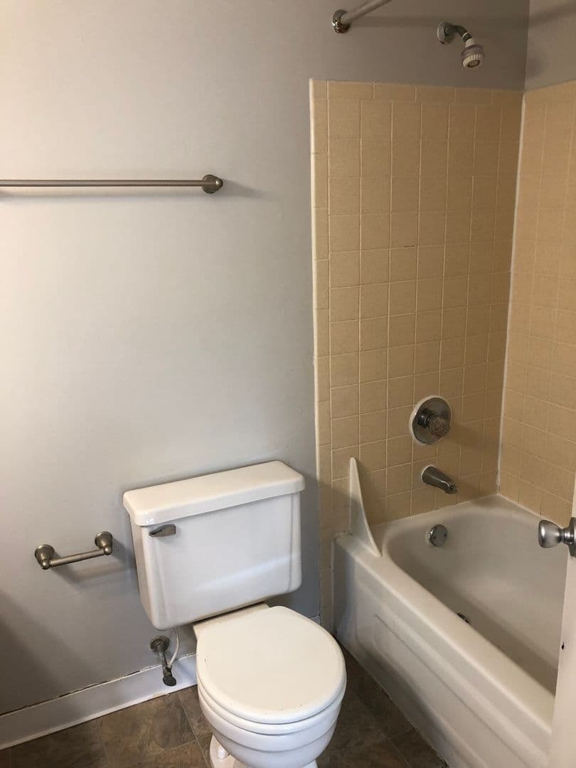Fort Wayne Apartment: 5810 Meadows Dr.
