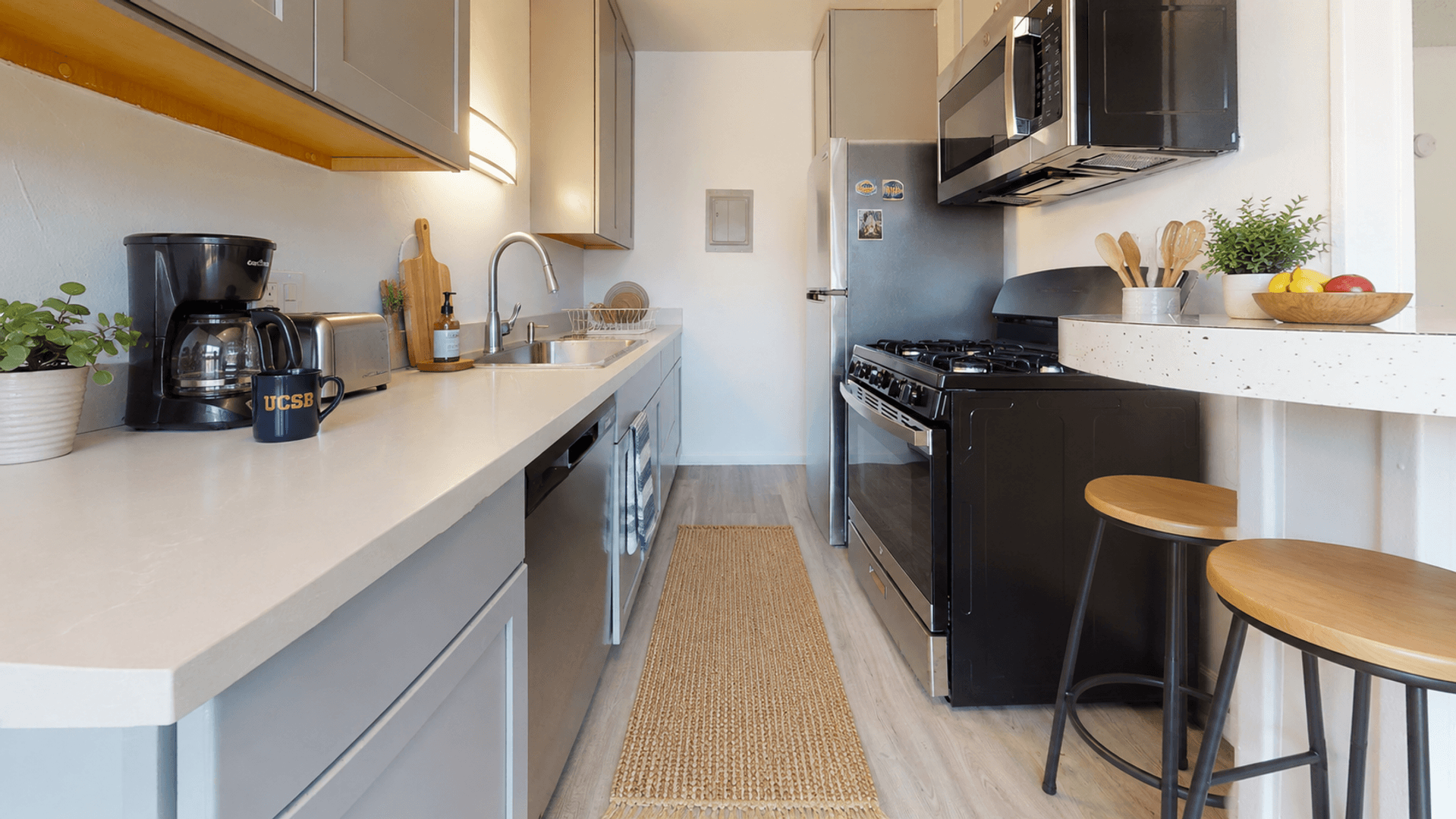 Goleta Apartment: 6587 Cervantes Rd