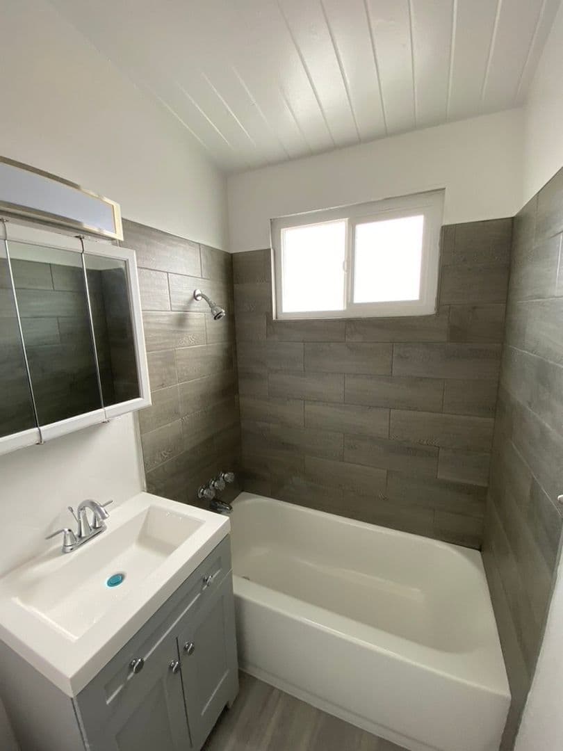 Goleta Apartment: 759 Embarcadero del Mar