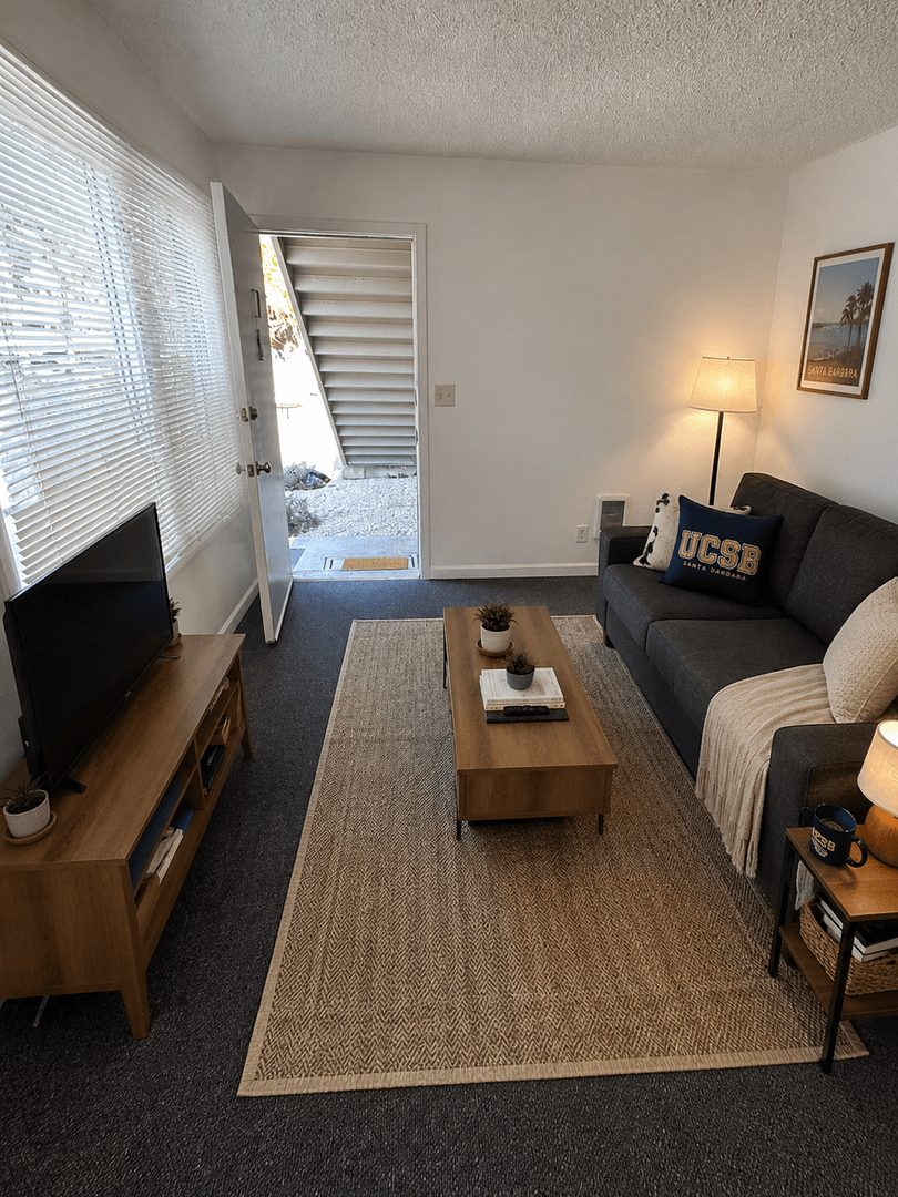 Goleta Apartment: 6587 Cervantes Rd
