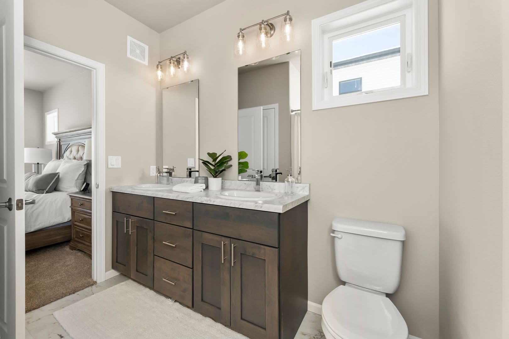 West Fargo House: 1140 27th Ave W