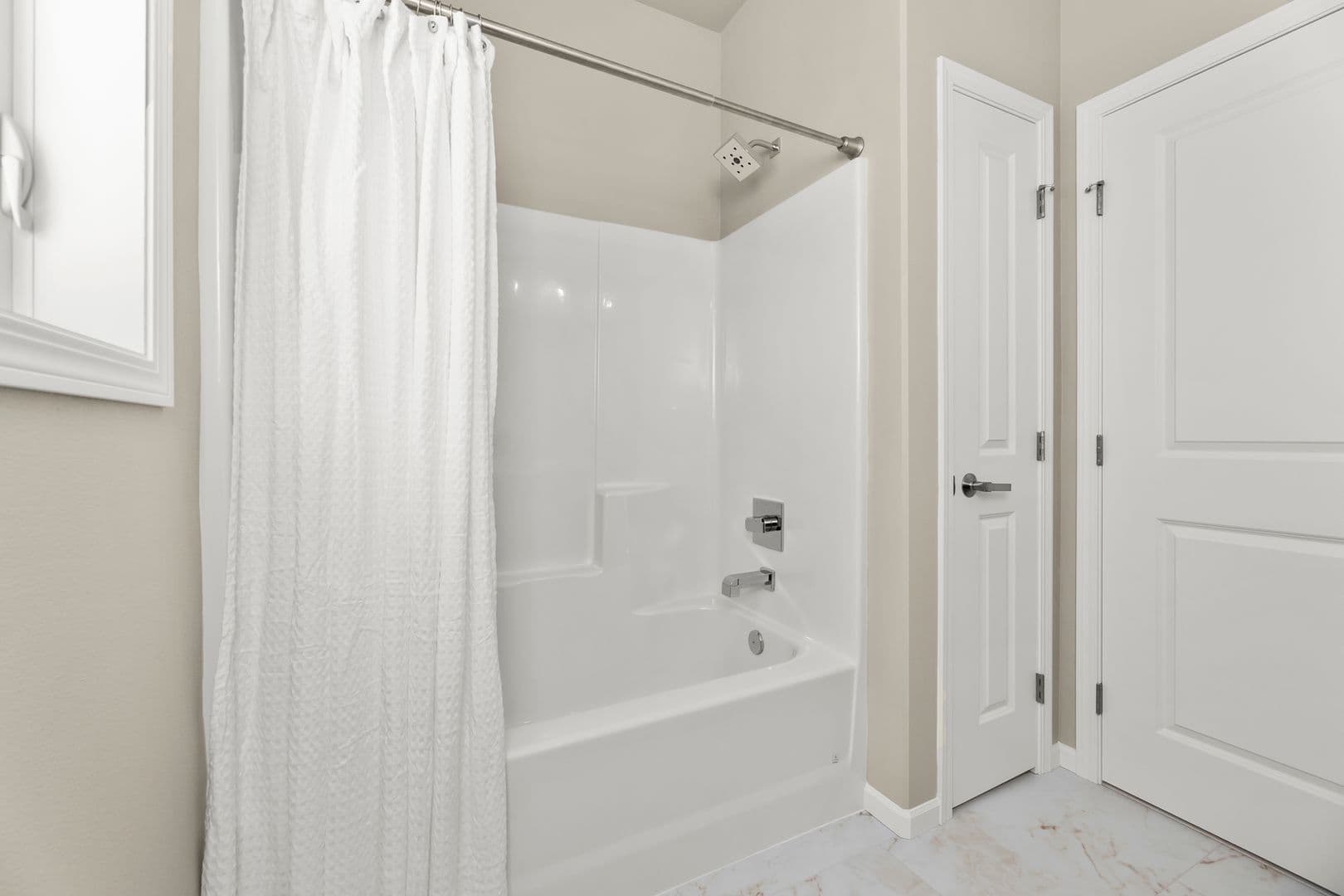 West Fargo House: 1140 27th Ave W