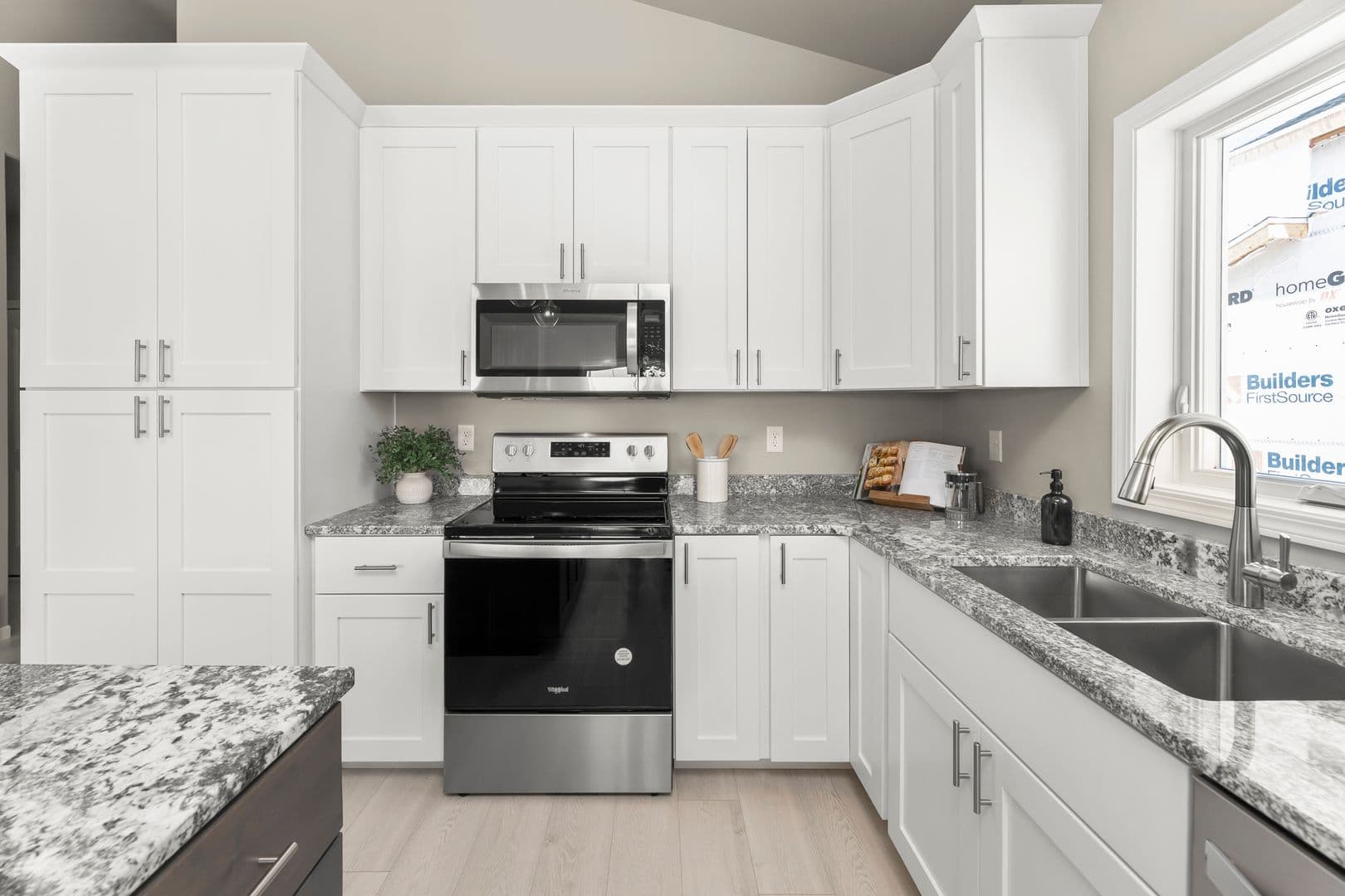 West Fargo House: 1140 27th Ave W