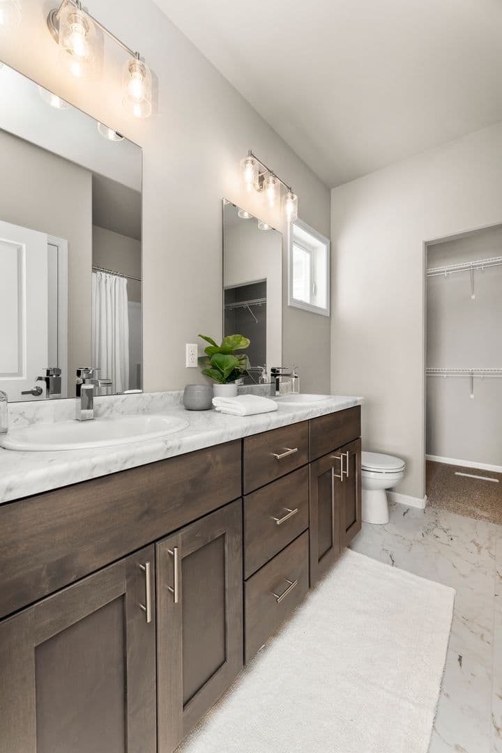 West Fargo House: 1140 27th Ave W