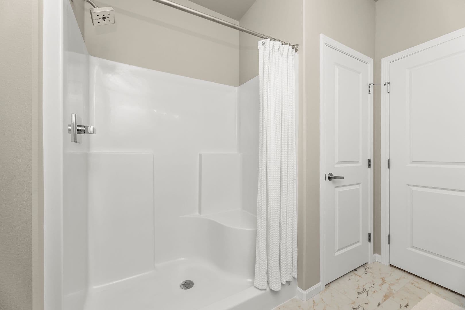 West Fargo House: 1140 27th Ave W