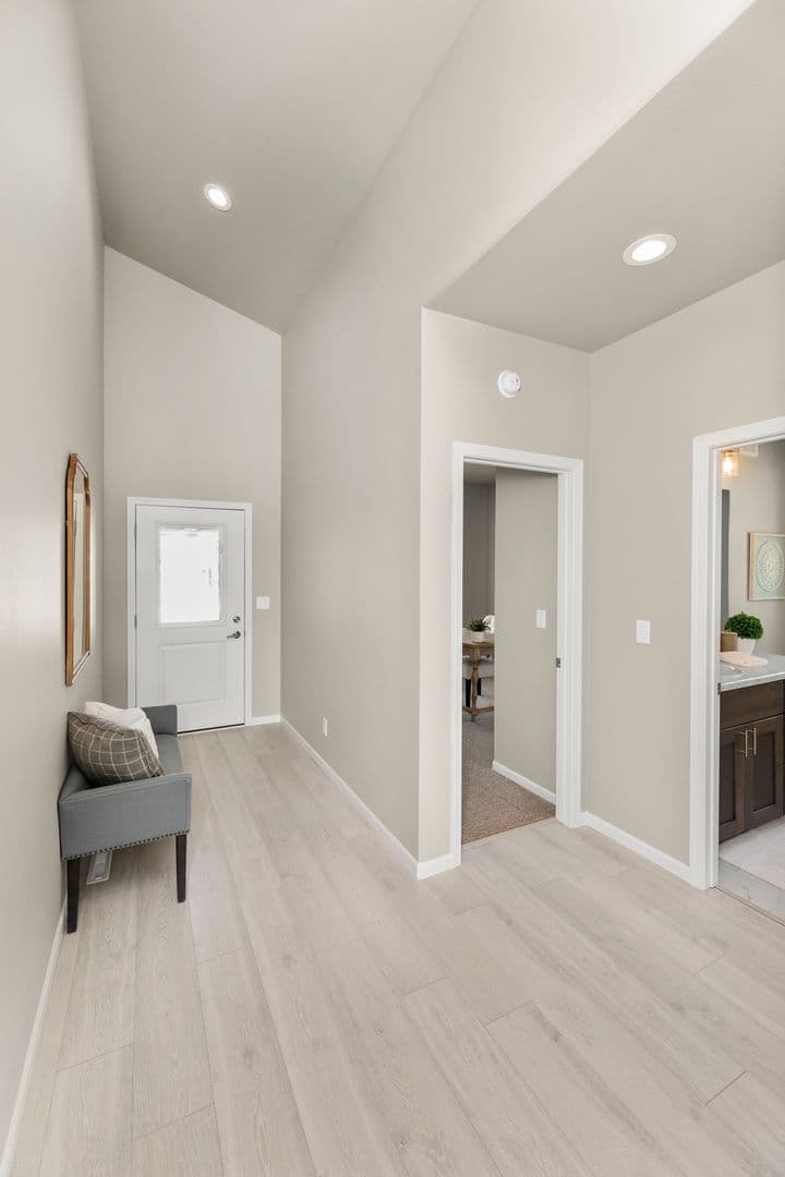 West Fargo House: 1140 27th Ave W
