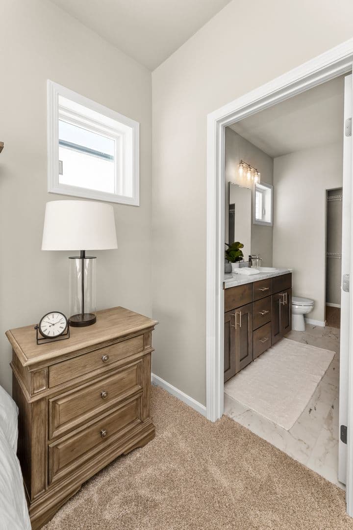 West Fargo House: 1140 27th Ave W