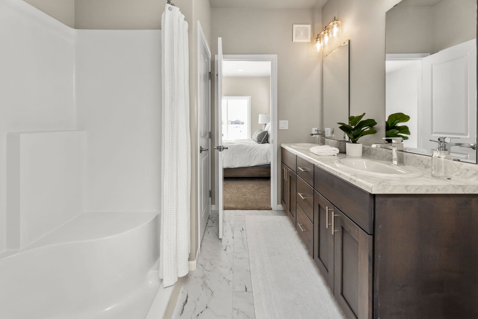 West Fargo House: 1140 27th Ave W