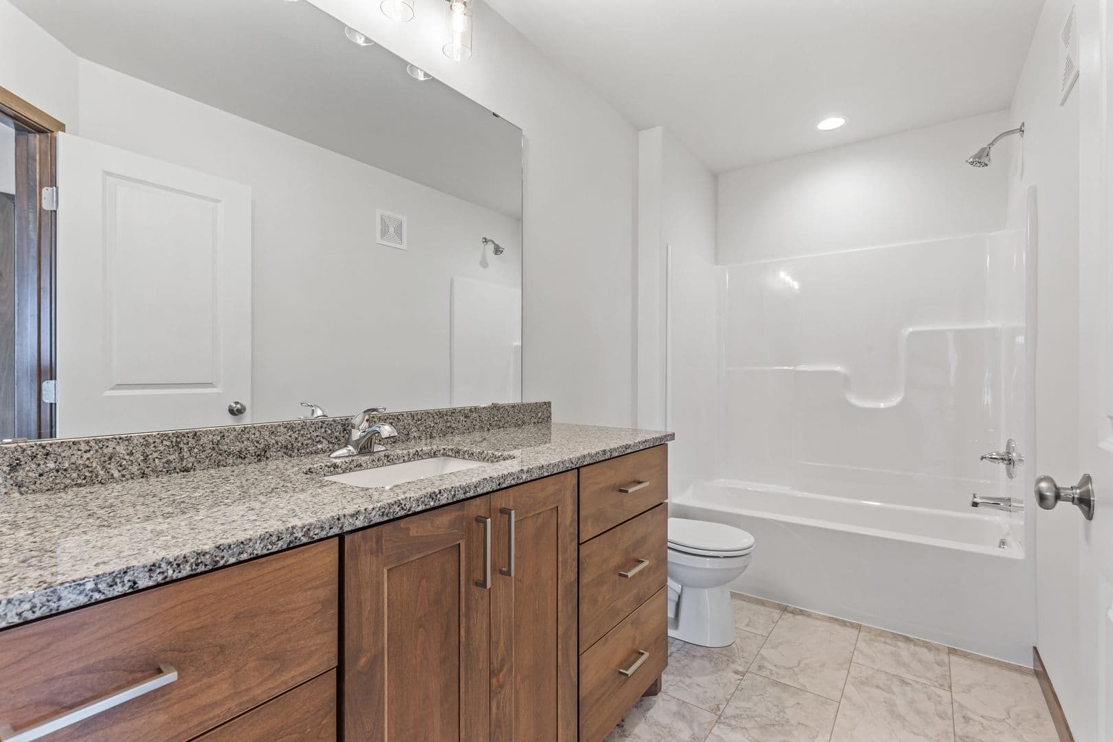 West Fargo House: 2714 10th St W