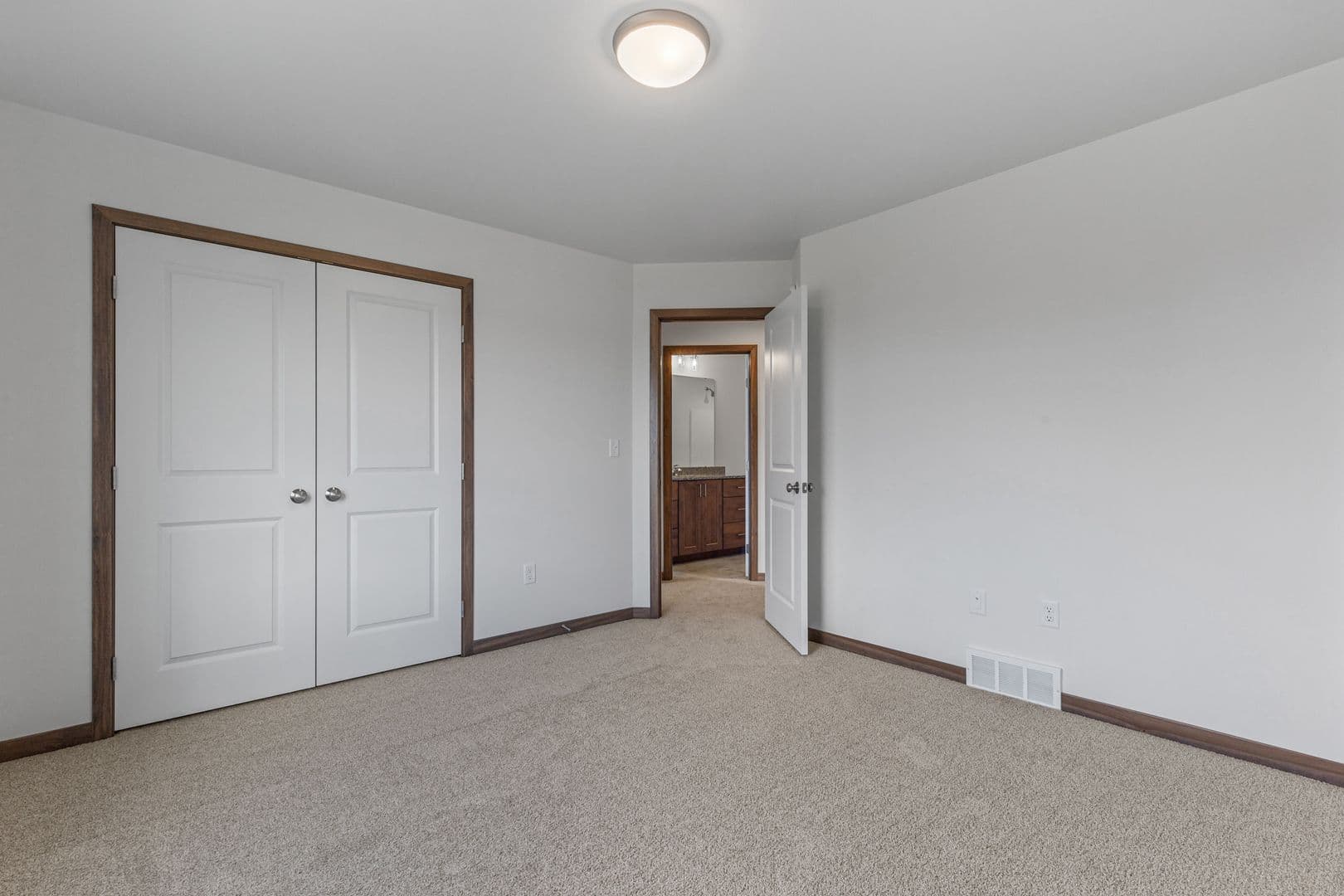 West Fargo House: 2714 10th St W