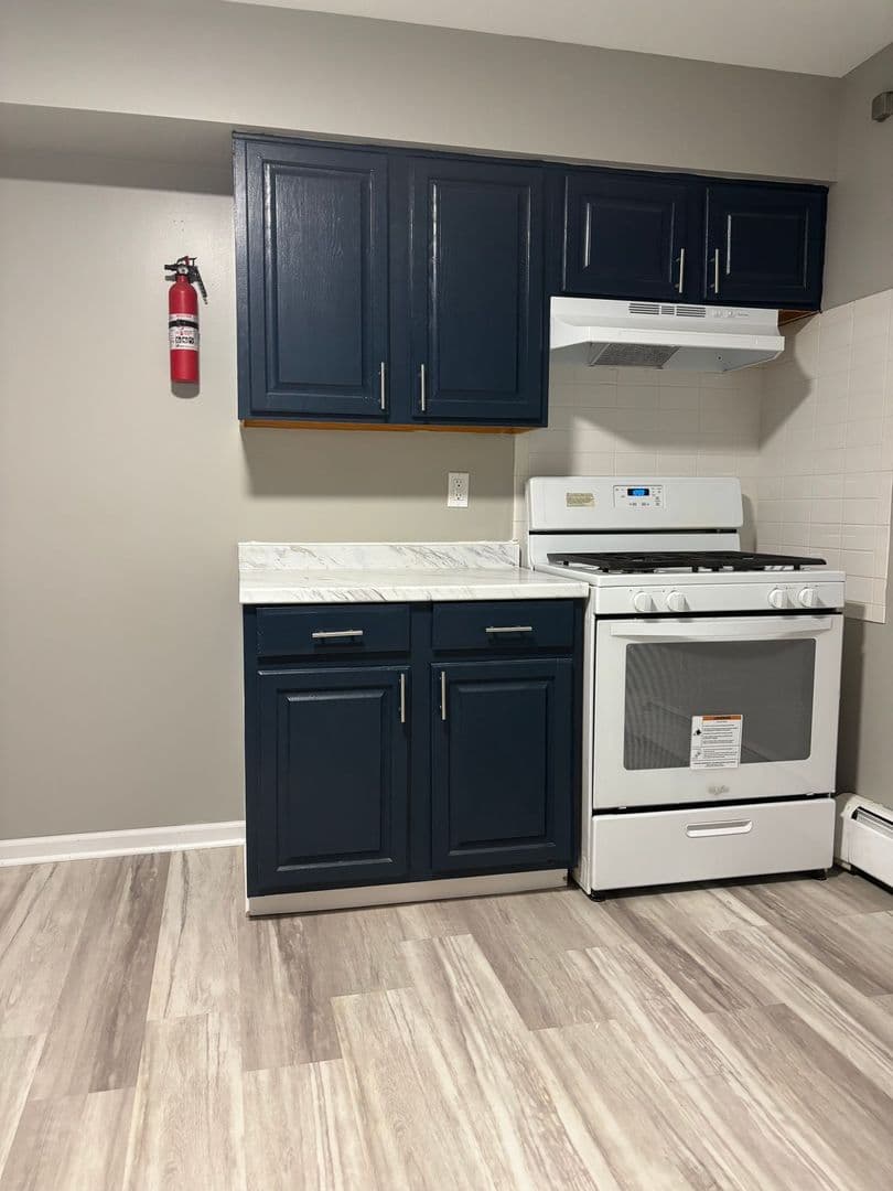 Gary Apartment: 801-09 E 32nd Ave.