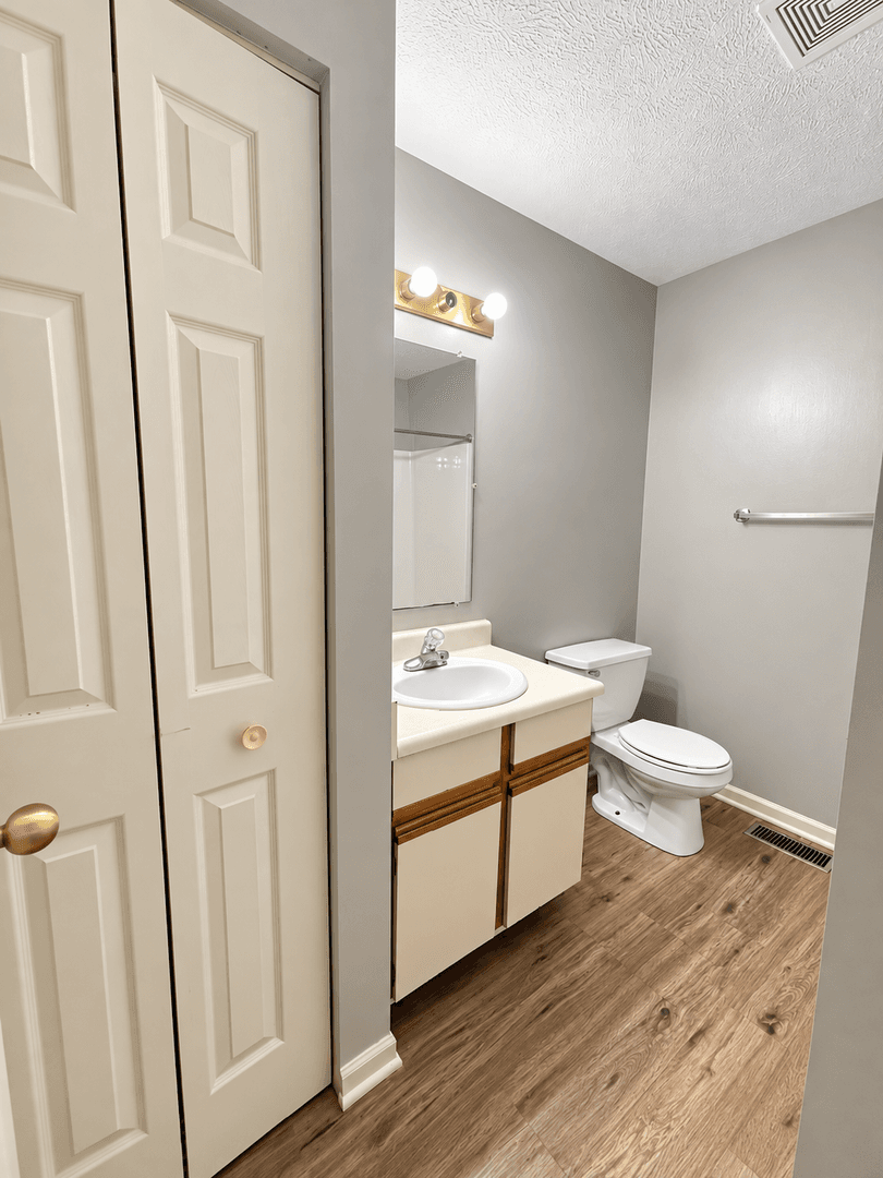 Gary Apartment: 1352 Jefferson St.