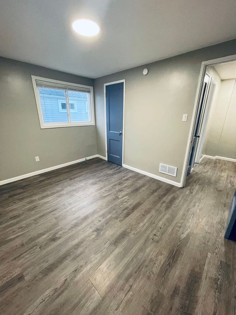 Gary Apartment: 901-15 W 35th Ave.