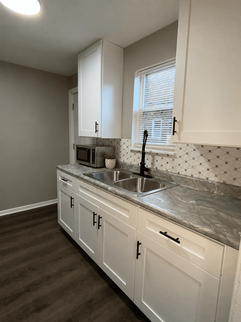 Gary Apartment: 200-238 E 45th Ave.