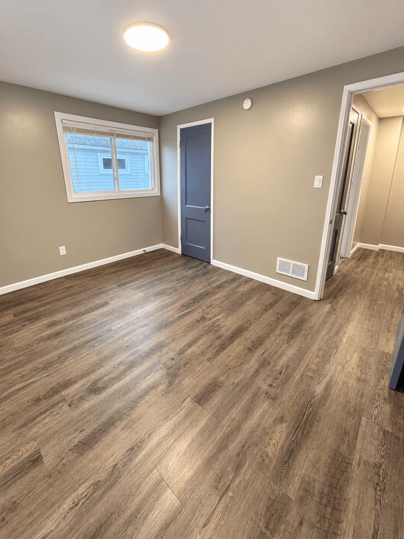 Gary Apartment: 901-15 W 35th Ave.