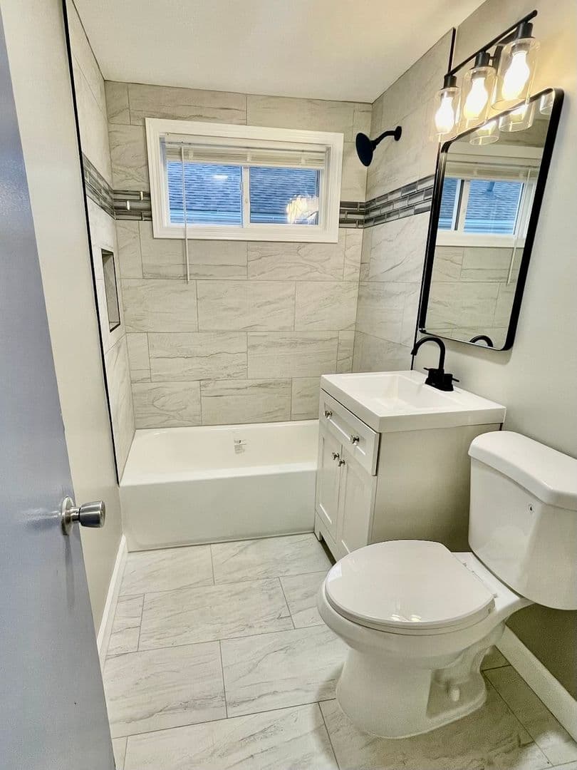 Gary Apartment: 901-15 W 35th Ave.
