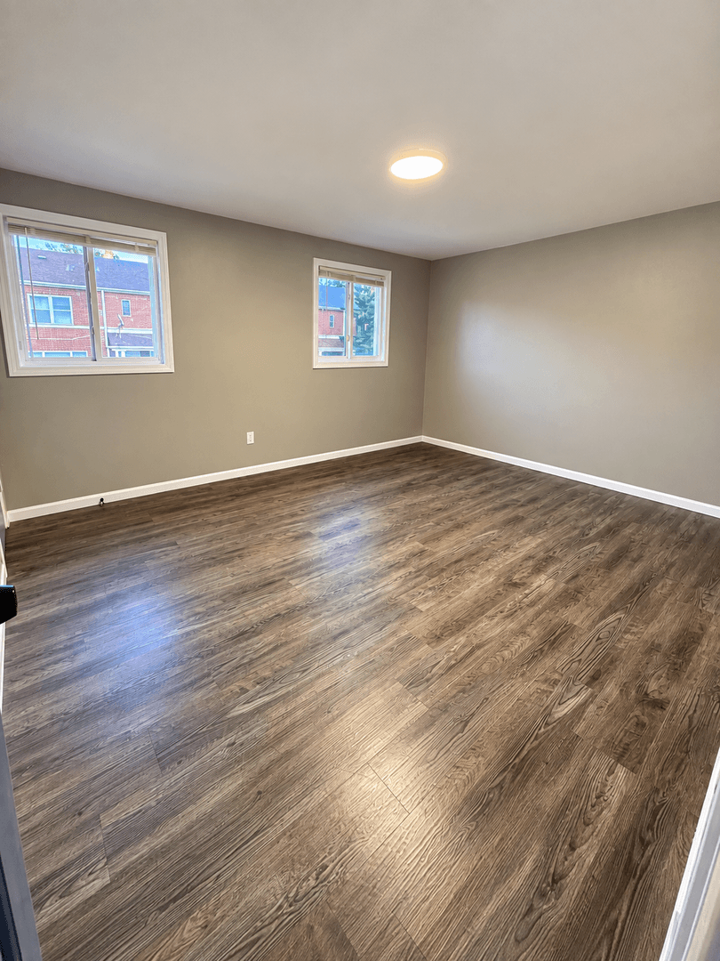 Gary Apartment: 901-15 W 35th Ave.