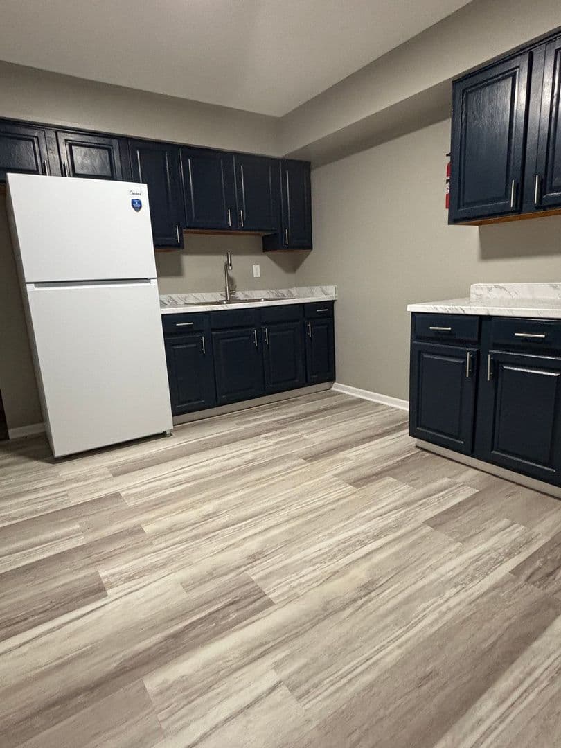 Gary Apartment: 801-09 E 32nd Ave.