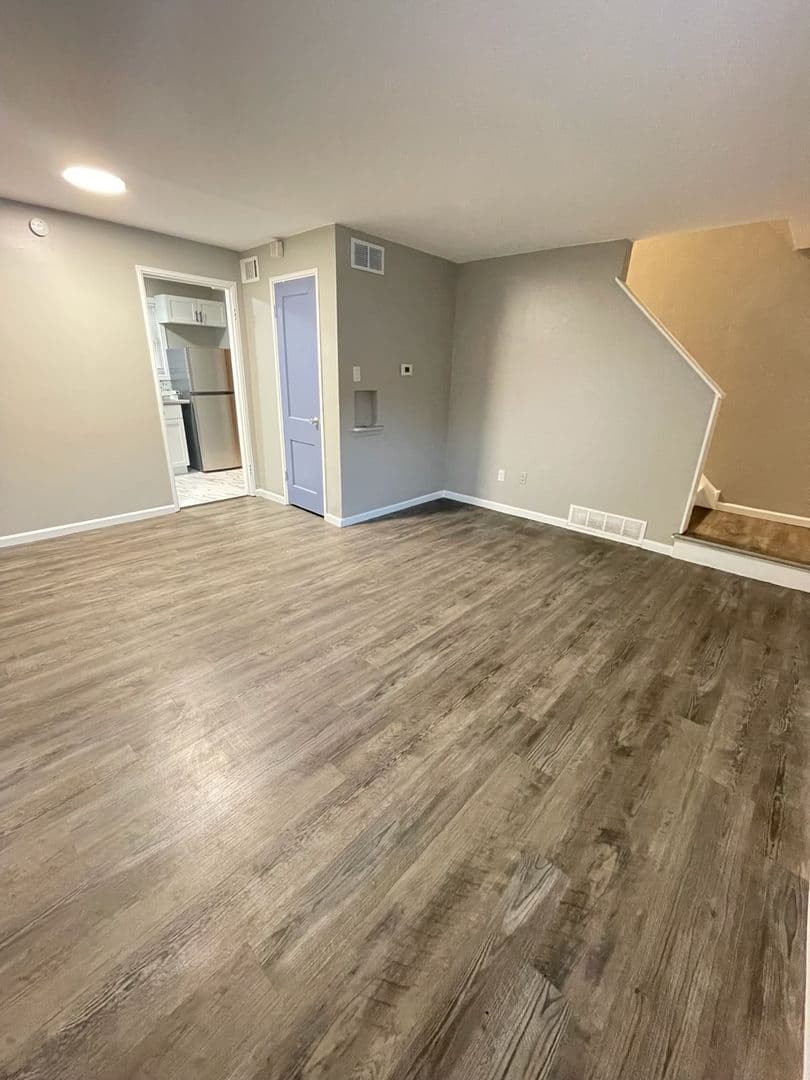 Gary Apartment: 901-15 W 35th Ave.