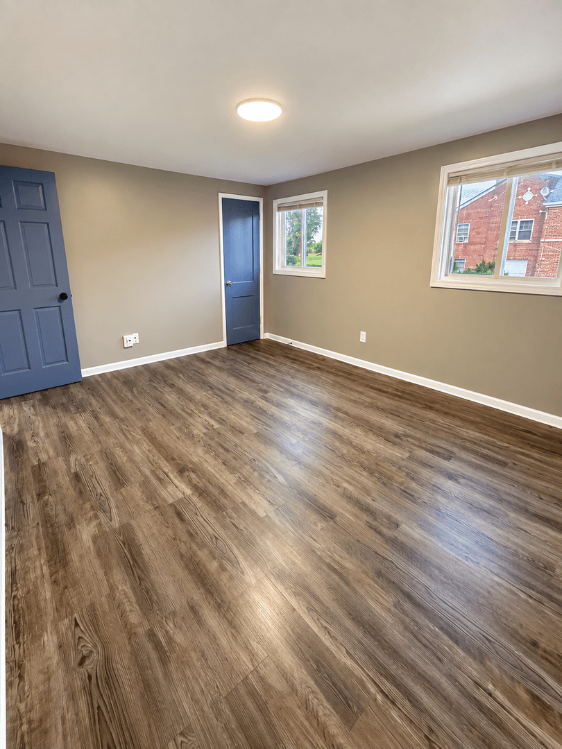 Gary Apartment: 901-15 W 35th Ave.