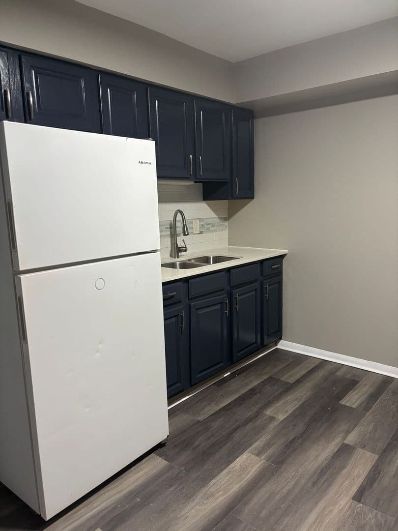 Gary Apartment: 801-09 E 32nd Ave.