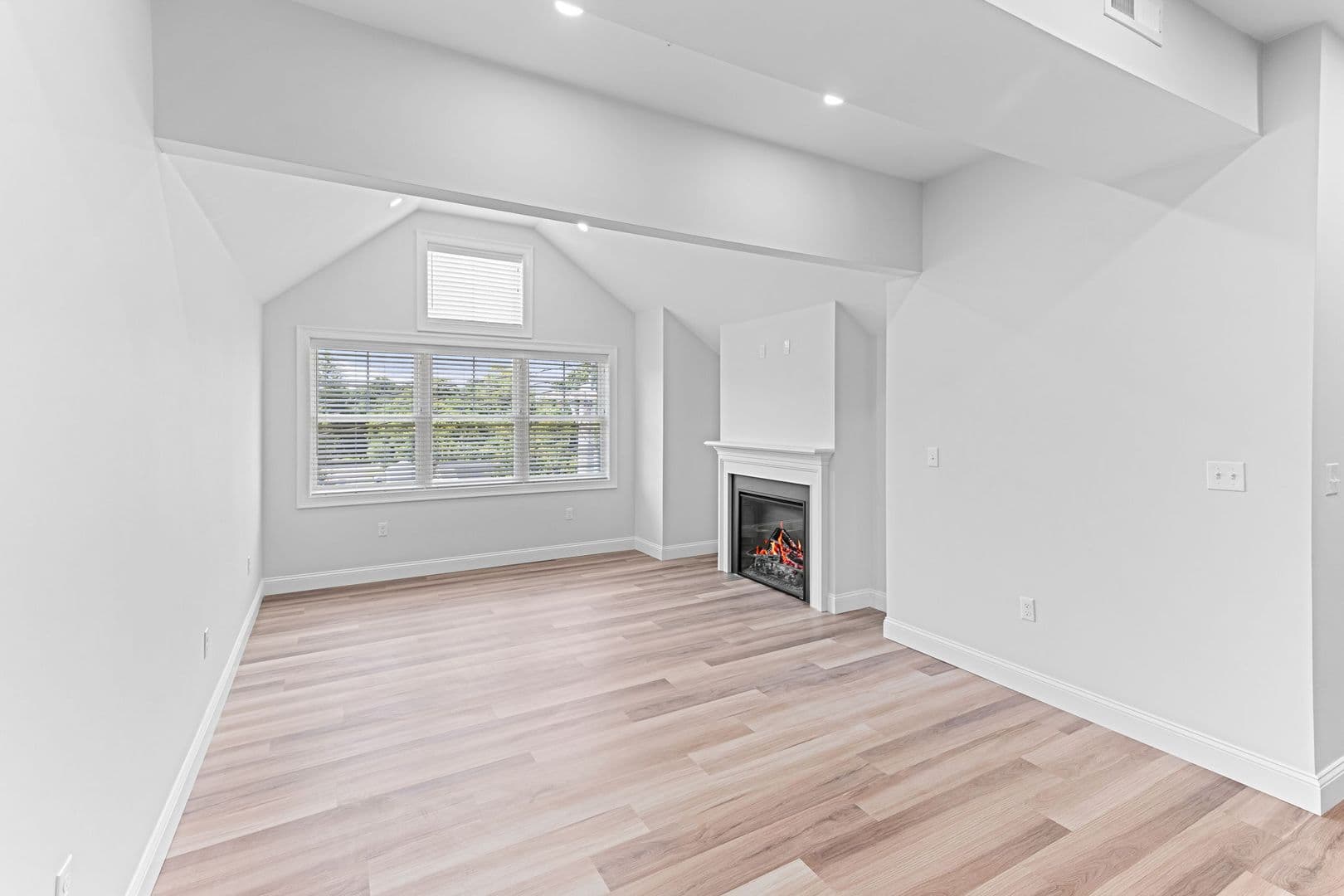 Foxboro Apartment: 21 Market Street