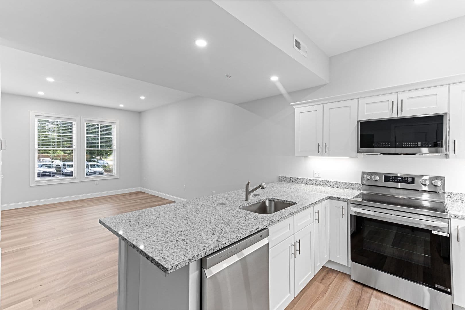 Foxboro Apartment: 21 Market Street