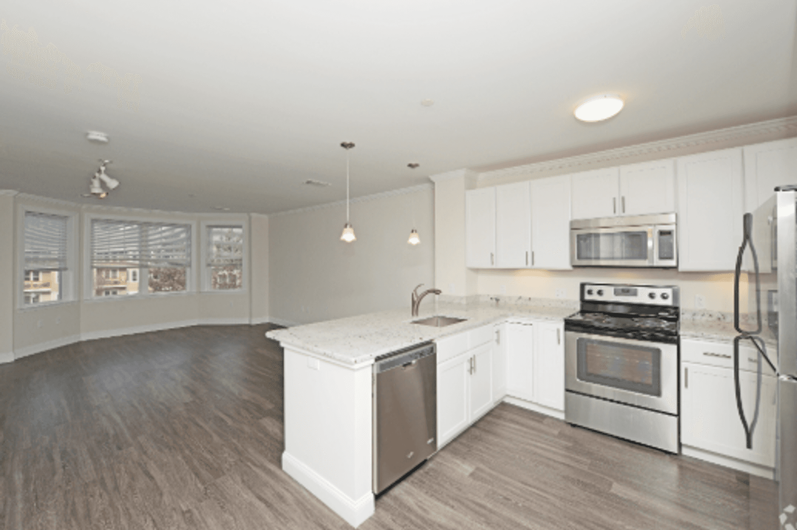 South Easton Apartment: 11 Roosevelt