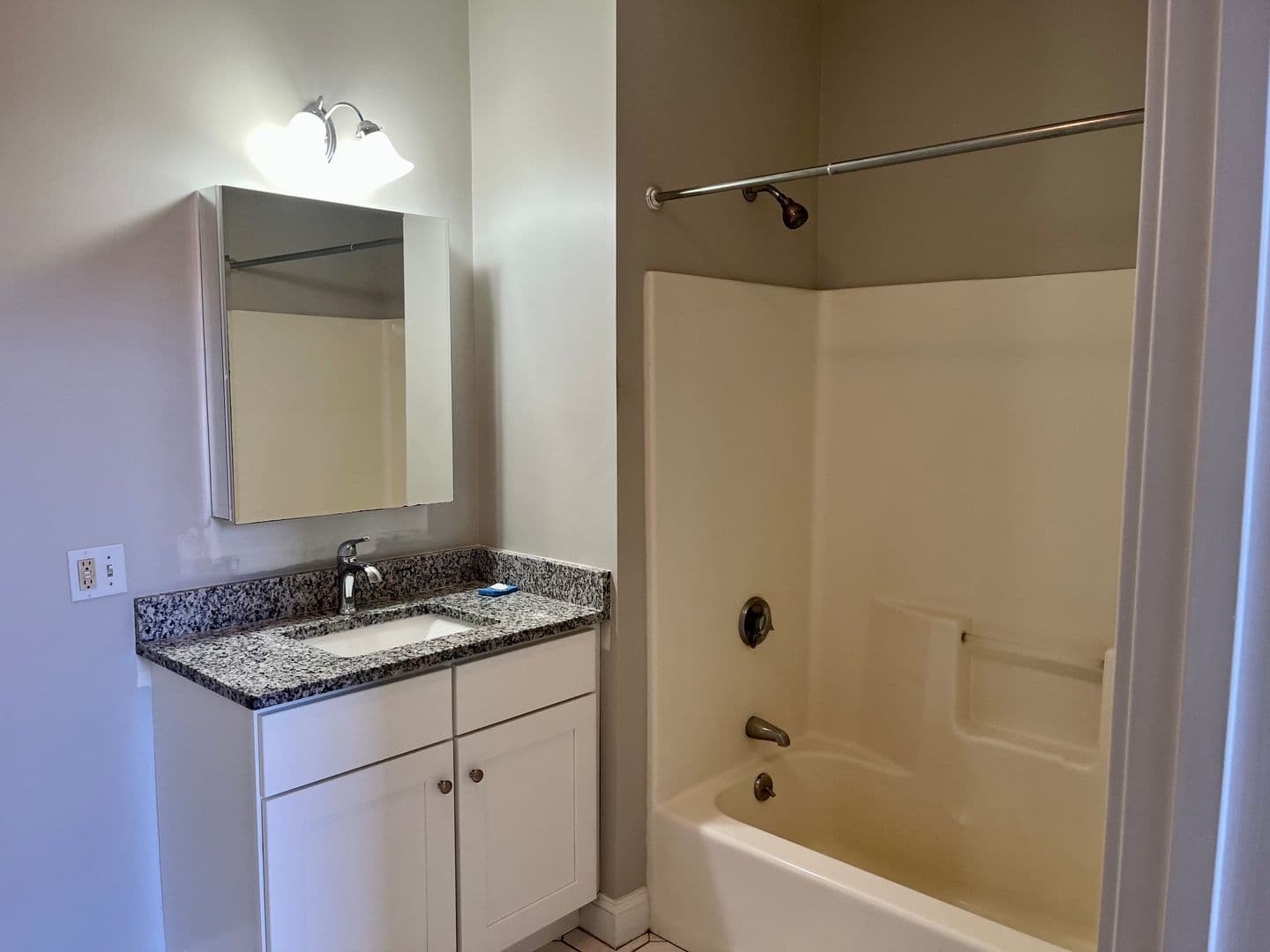 North Easton Apartment: 8 Lincoln Street
