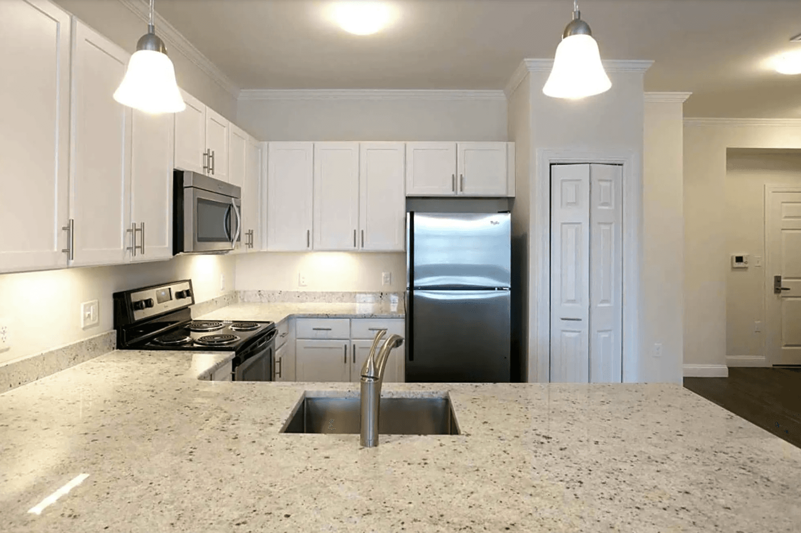 South Easton Apartment: 11 Roosevelt