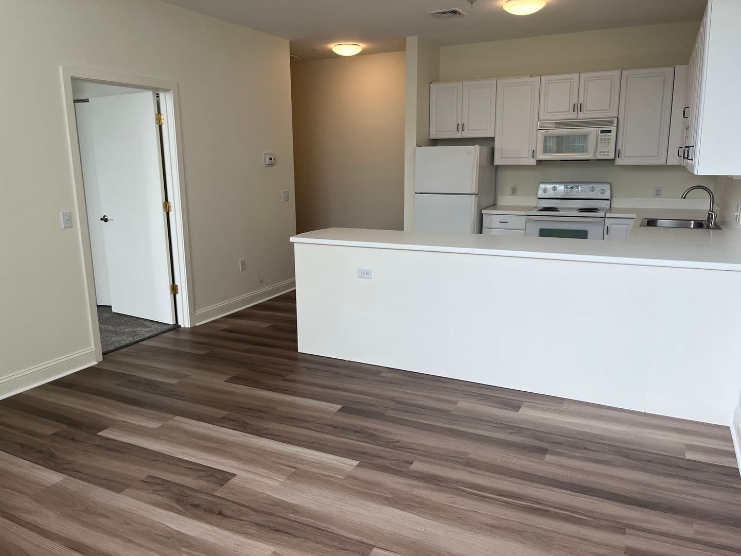 North Easton Apartment: 8 Lincoln Street