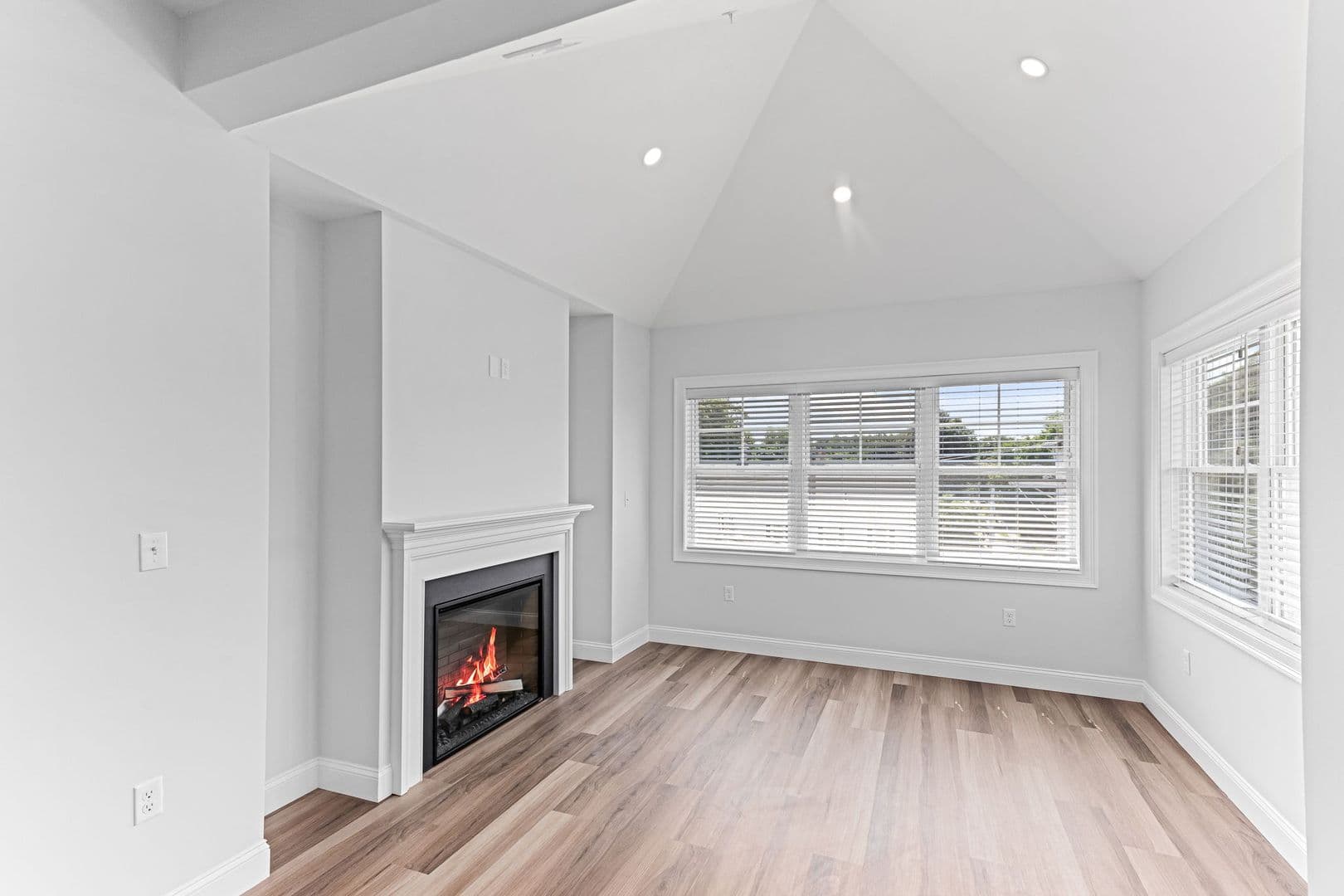 Foxboro Apartment: 21 Market Street