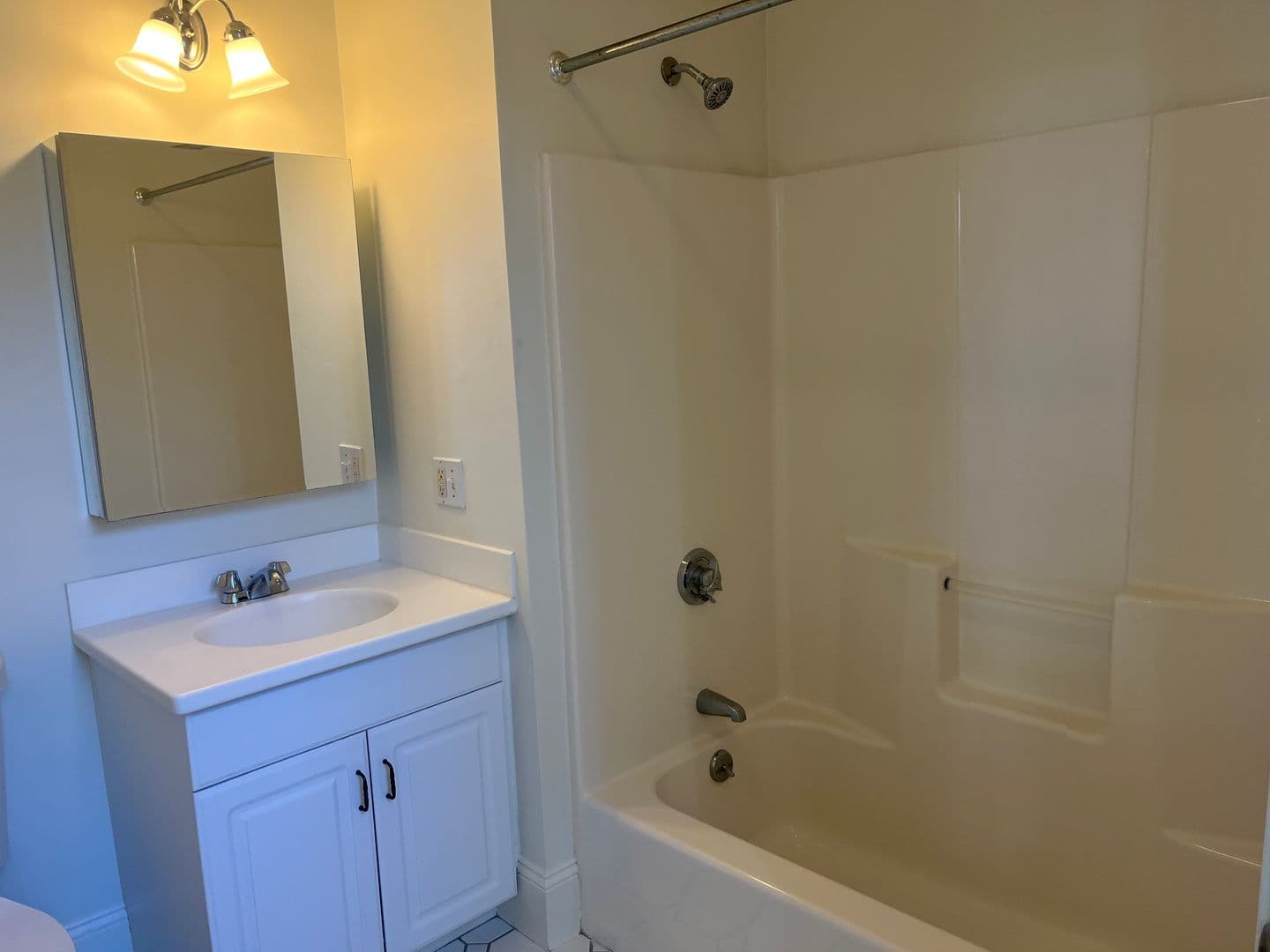 North Easton Apartment: 8 Lincoln Street