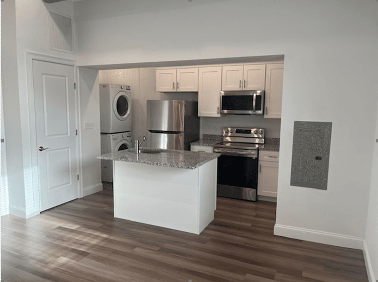 Foxborough Apartment: 44 School Street