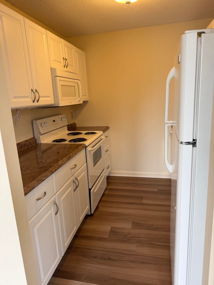 East Walpole Apartment: 10 Washington Green