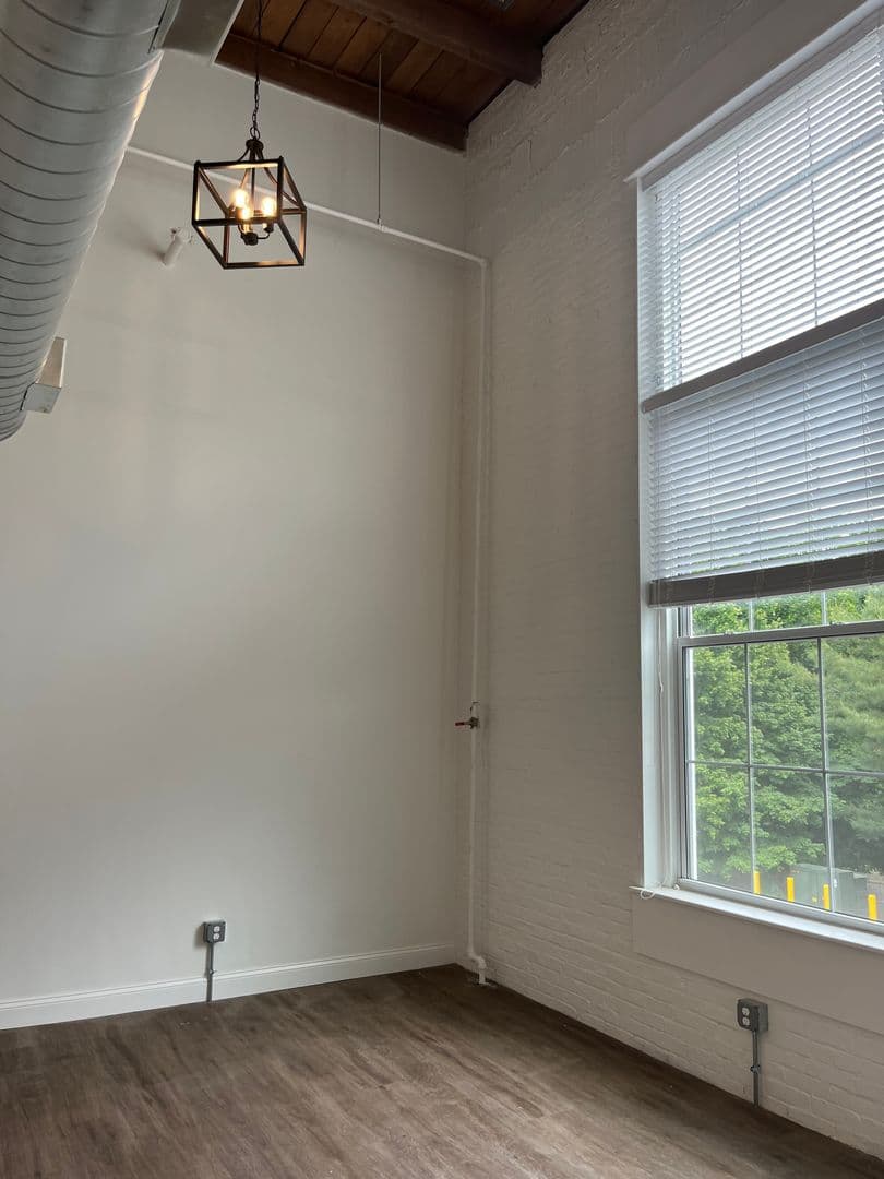 North Easton Apartment: 8 Lincoln Street